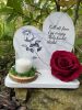 Kegyeleti emléktárgy-Talpas fa szív rózsával